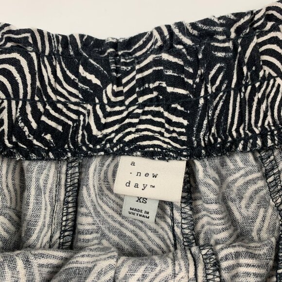 A New Day Black Printed Linen Blend High Rise Pull On Shorts XS - Picture 2 of 4